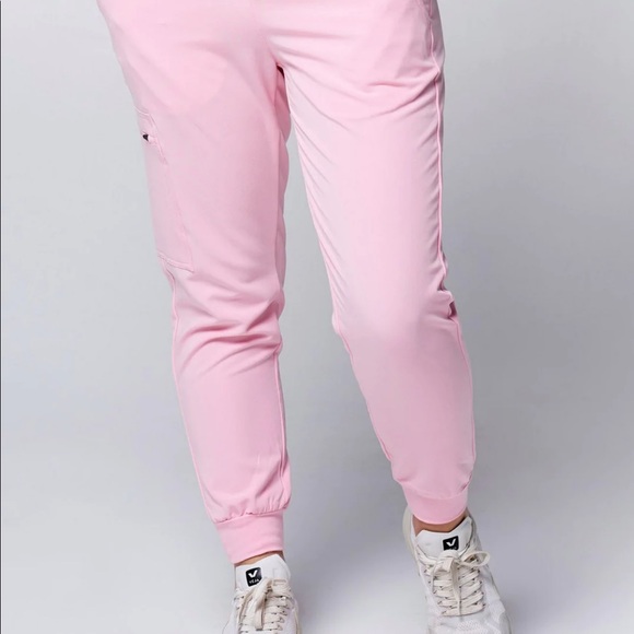 Pink Scrubs set - Picture 3 of 3